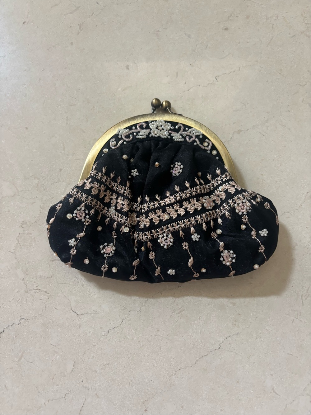 Beautiful 90’s Vintage Revival Satin Embroidered Clasp Purse